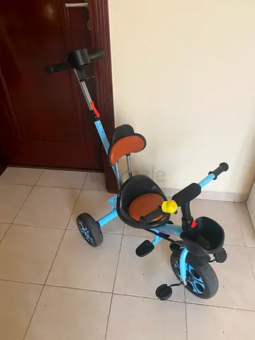 Blue kids tricycle with parent push handle - good condition