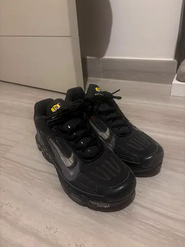 Used black men's nike Tn Air Max Plus sneakers size 10 - good condition