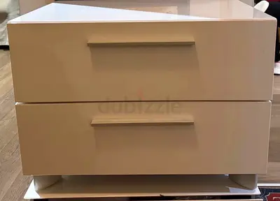 2 white nightstand
