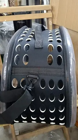 Portable bubble-style pet carrier backpack - new