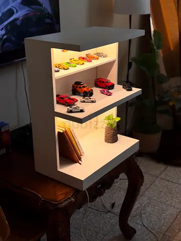 Modern S-shaped Display Shelf with Built-in LED Lighting