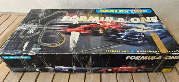 Scalextric Ferrari 643 v Williams Renault FW1 track set (NEEDS REPAIR)