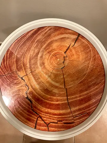 Round side table with wood-ring patterned top and white rim