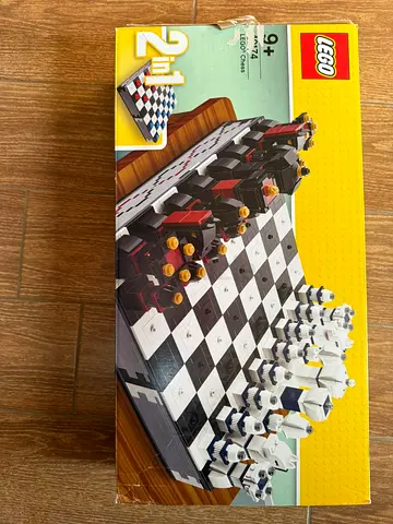 LEGO 2-in-1 Chess Set - Classic Black & White Pieces, assembled once