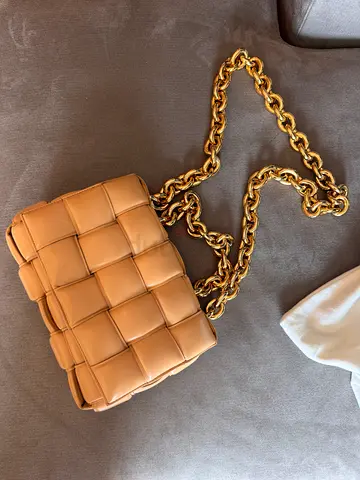 Pre-loved, Authentic Beige Flawless Bottega Veneta Cassette Bag with Chain