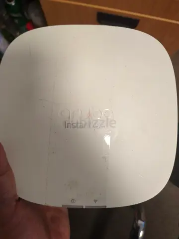 Aruba Instant On wireless access point wifi6 x 4 - used, white