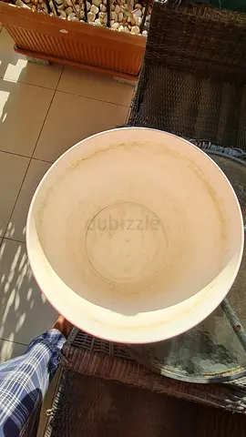 3 Plastic plant pots