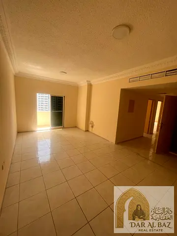 غرفتين وصالة في الشارقة للإيجار السنوي بالمجاز 2، مساحة ممتازة وحمامين وبلكونة وتكييف مركزي، موقع مميز قريب من جميع الخدمات، بإيجار مناسب وتأمين نقدي