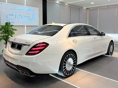AMG MERCEDES S560 V8 || GCC || 6 BUTTONS || ALKANTARA ROOF || TOP TOP RANGE