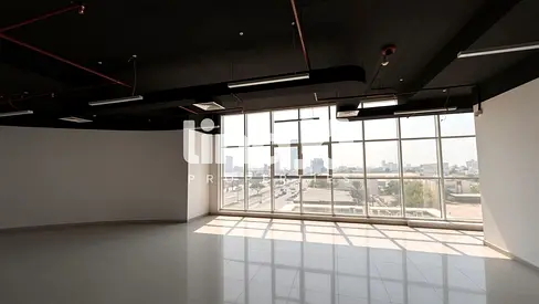 مساحة مكتبية كبيرة على شارع الخور | 182,000 درهم سنوياً
