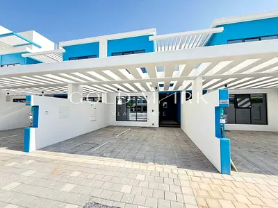 Middle Corner| Ready To Move| Bright and Spacious