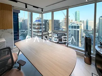 Corner unit | High floor | Vacant