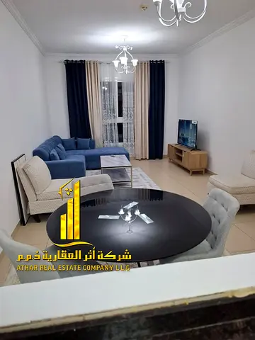 شقة فاخرة للإيجار الشهري – غرفة وصالة مع بلكونه اطلاله مميزه مفروشة بالكامل فرش جديد سوبر ديلوكس مع مطبخ مجهز بالكامل بأحدث الأجهزه