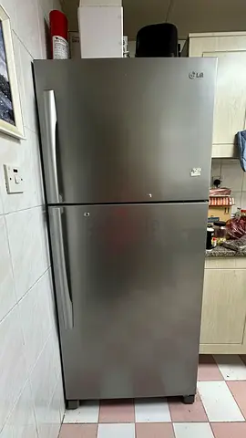 LG fridge for sale in good working condition 600L