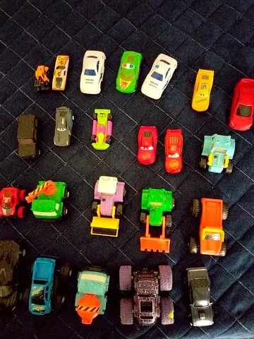 Mixed toy car and vehicle collection — 20+ miniature cars and trucks