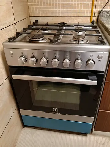 RELOCATION PRICE: Electrolux 4-Burner Gas Range & Cooker (2019)