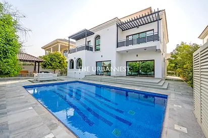 Customized Villa in Prime Location | Facing Park