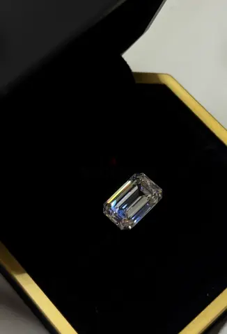 10.07 carats F VS1 Lab Grown Diamond Emerald Cut IGI certified