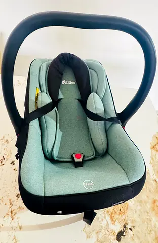 Giggles infant car seat with side impact protection and seat belt system