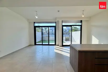 Exclusive | Vacant | Close To Pool