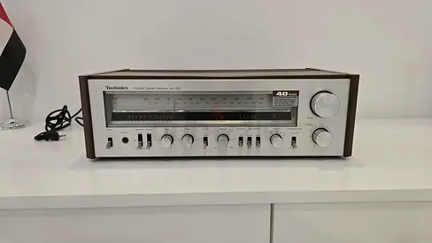 Vintage Technics SA-303 FM/AM Stereo Receiver (40W/Ch) – Excellent Condition