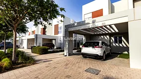 4BR TOWNHOUSE | CONTEMPORARY FINISH | VACANT