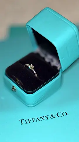 Tiffany & Co. diamond engagement ring (size 6,5) in original box 0.36ct | White Gold | certified