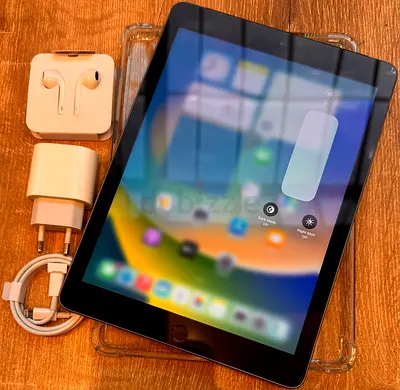 iPad 5th Generation,128GB,Wifi & Cellular Space Grey with Case, Screen Guard,EarPods 3.5MM Jack & 20
