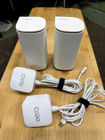 Linksys LN1200 Wi-Fi 6 Micro Mesh USB-C power port (2-pack) with Eero Power Adapters