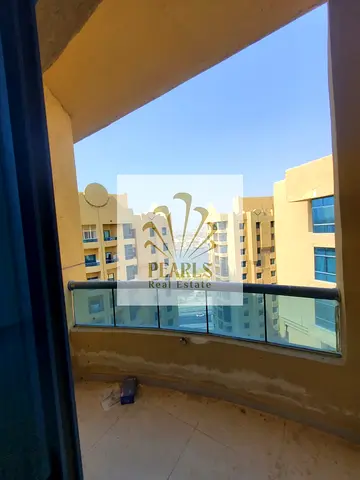 اشيك وافخم شقة ثاني ساكن تتكون من غرفتين نوم _صالة واسعة _مطبخ مجهز _3 حمام _مع غرفة خادمة _صيانة كاملة علي المالك _قريب من جميع الخدمات والمواصلات