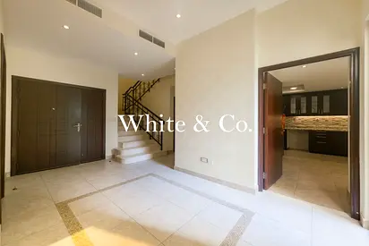 Single Row | True Corner Unit | Vacant