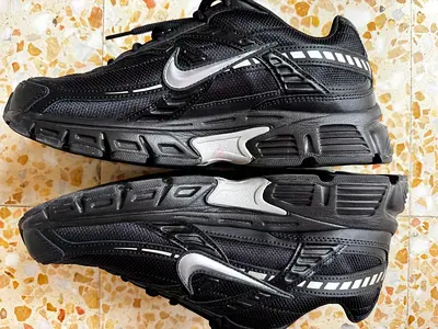 Nike Initiator - Black/Silver Size 43 running shoes, gently used, men’s size (see photos)