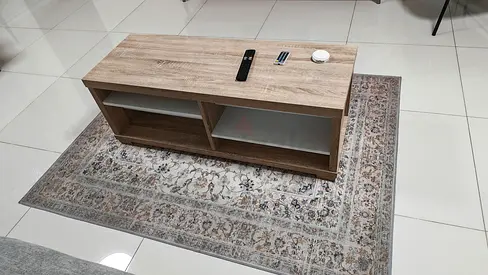 Coffee Table in Light Oak – Excellent Condition