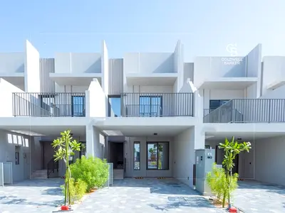 Modern 2BR Townhouse| Private yard
