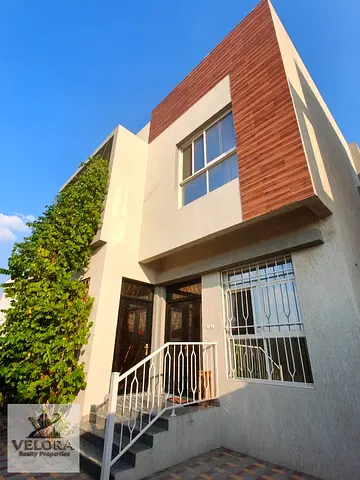 Luxury Villa \\ Sophisticated Design \\ Spacious \\ High-Quality Finishes
