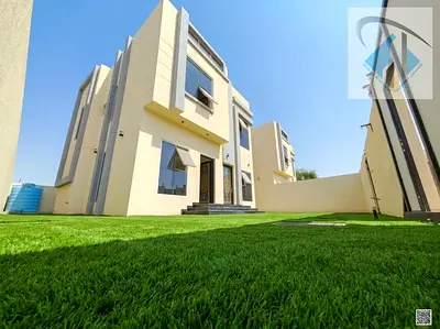 فيلا للبيع مع مساحه حوش واسعه خلف الخدمات