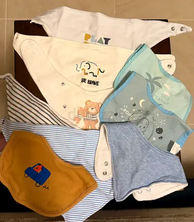 Baby bibs, bundle price 5 dhs