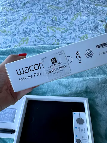 Wacom Intuos Pro graphics tablet - lightly used, complete box . Size S 10.6\6.7 in . 260\170mm