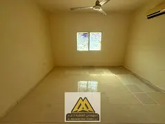 A studio with a practical layout featuring a separate kitchen, a distributor area, and a small livin