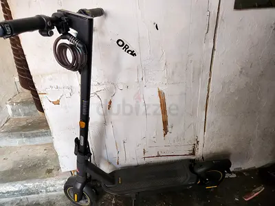 Used electric scooter in good working condition - foldable commuter scooter segway ninebot max g2
