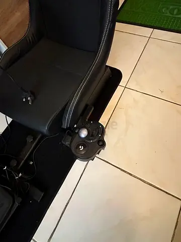 Logitech G Driving Force Racing Seat with Shifter and Pedals