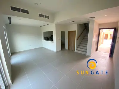 Single row townhouse , End unit , private garden