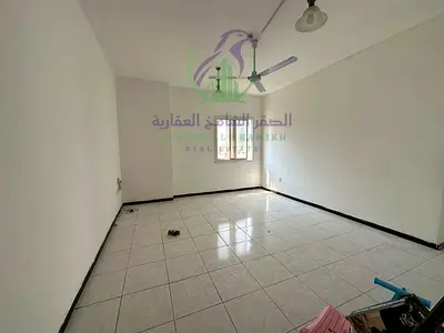 غرفة وصالة للإيجار في المجاز 2 | بلكونة | إطلالات مفتوحة | خزائن بالحائط | مبنى عائلي