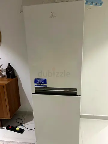 Indesit White Bottom-Freezer Refrigerator ~275 litre