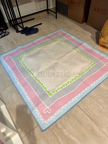 IKEA VÄNSKLIG small pastel kids rug/mat — like new 133x133cm