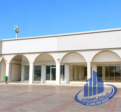 فرصة استثمارية مميزة في أم القيوين – للبيع 4 محلات تجارية