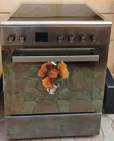 Stainless steel electric cooker with ceramic hob and oven - good working condition