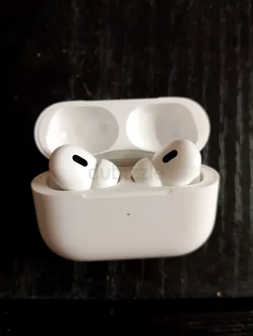 Apple AirPods Pro (2nd Gen) with Wireless Charging Case - Good Condition