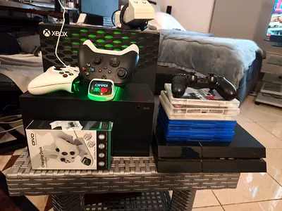 Xbox Series X 1TB +  - Full Bundle, 3 Controllers, , wireless Charging Docks