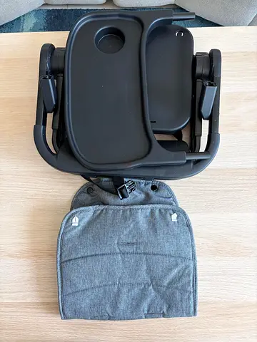 Onna foldable booster seat with travel bag